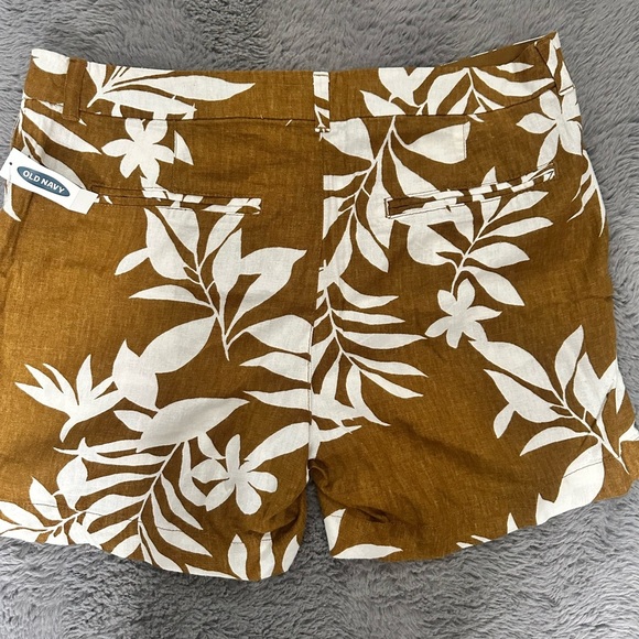 Old Navy Women's Brown and White Leaf Print Shorts - Picture 4 of 4